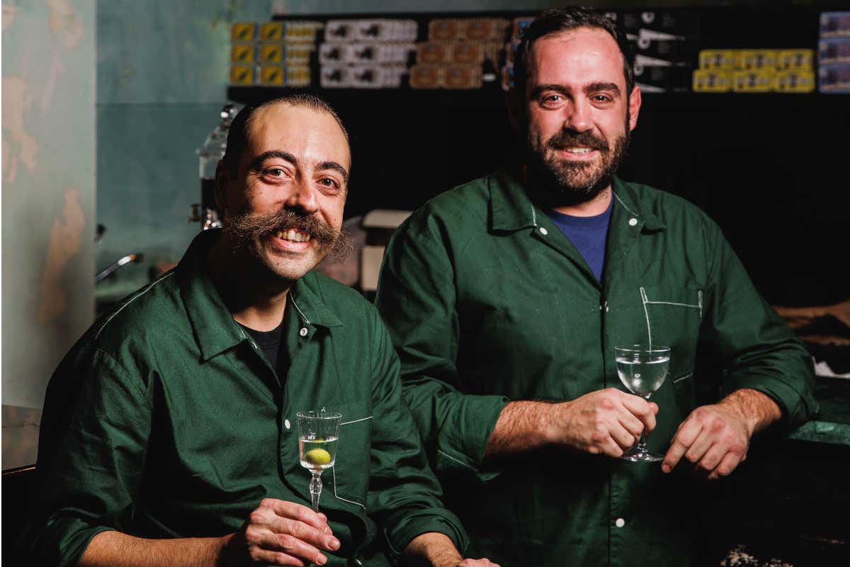 Niccol&ograve; Caramiello e Stefano Rollo di Nora Was Drunk Con Norah Was Drunk si fa un viaggio nel mondo dell'assenzio